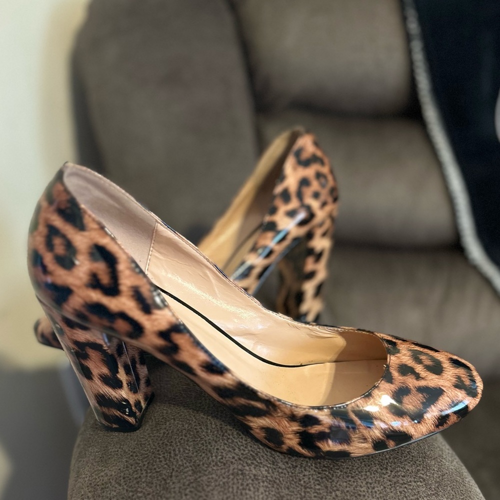 Gently worn NINE WEST CHEETAH PRINT HEEL